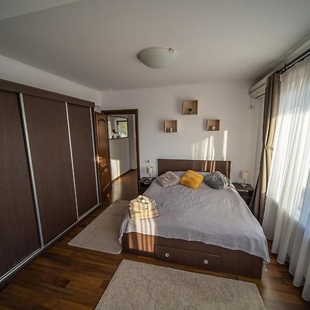 Apartament Tatu Bar&Grill Отопени Экстерьер фото