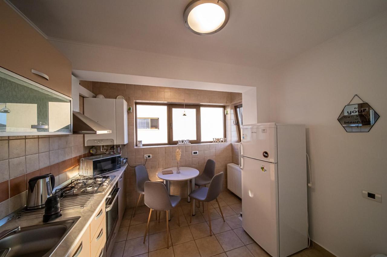 Apartament Tatu Bar&Grill Отопени Экстерьер фото