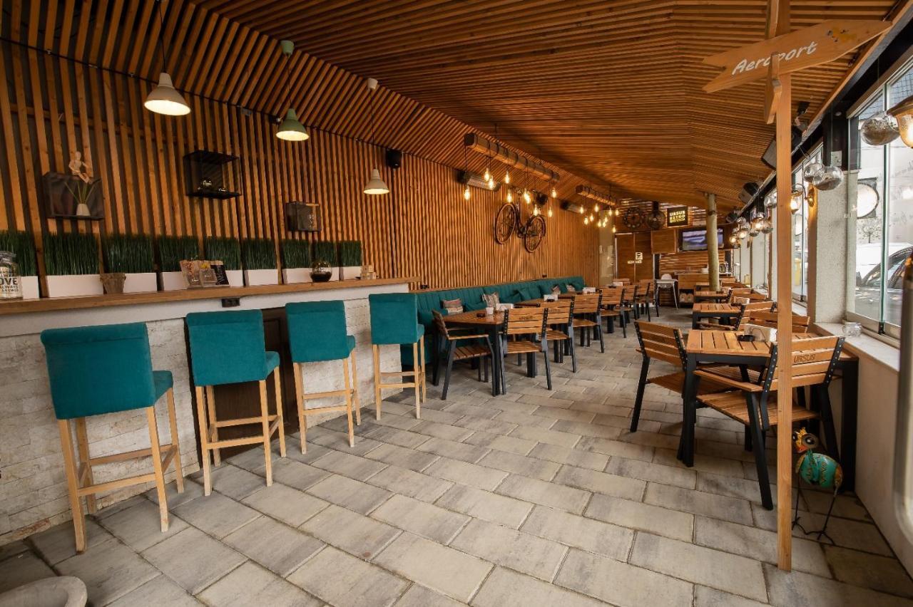 Apartament Tatu Bar&Grill Отопени Экстерьер фото