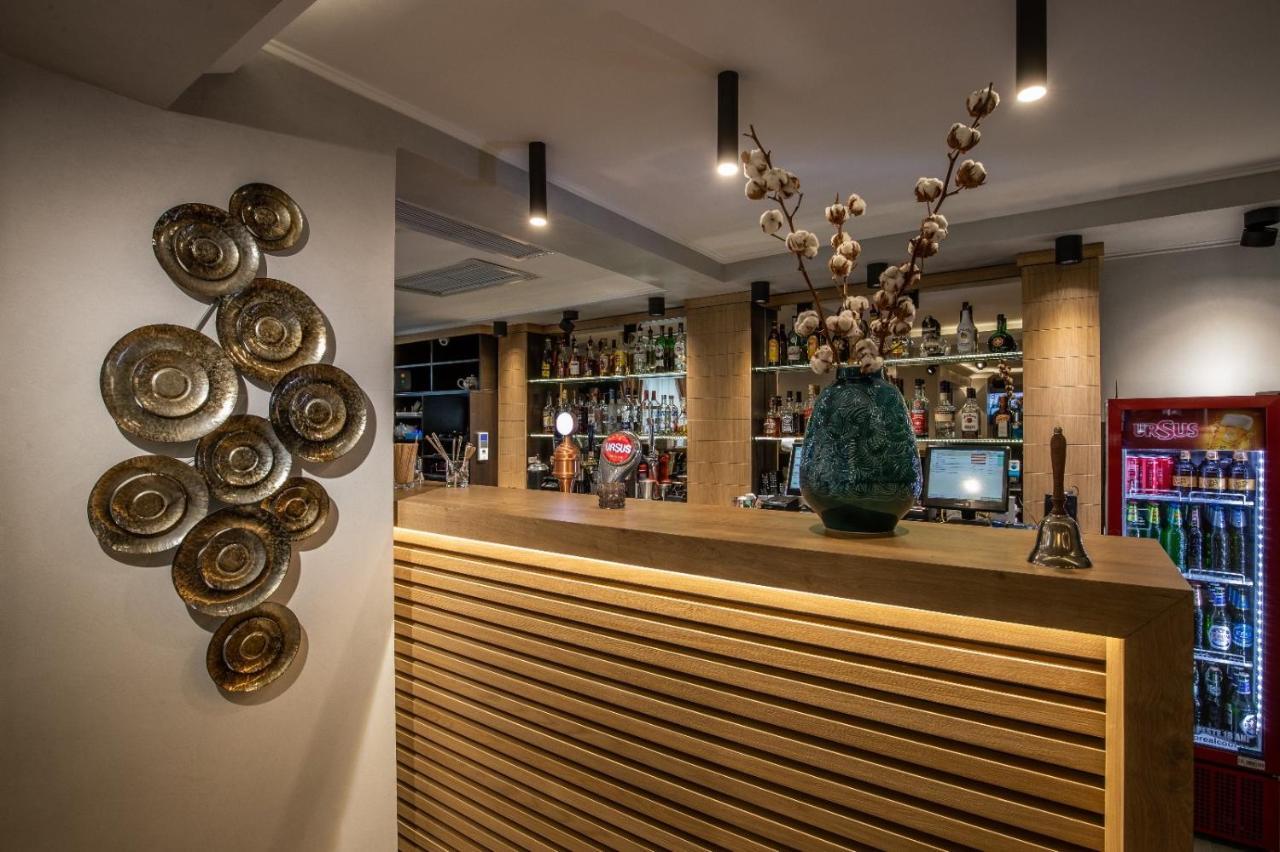 Apartament Tatu Bar&Grill Отопени Экстерьер фото
